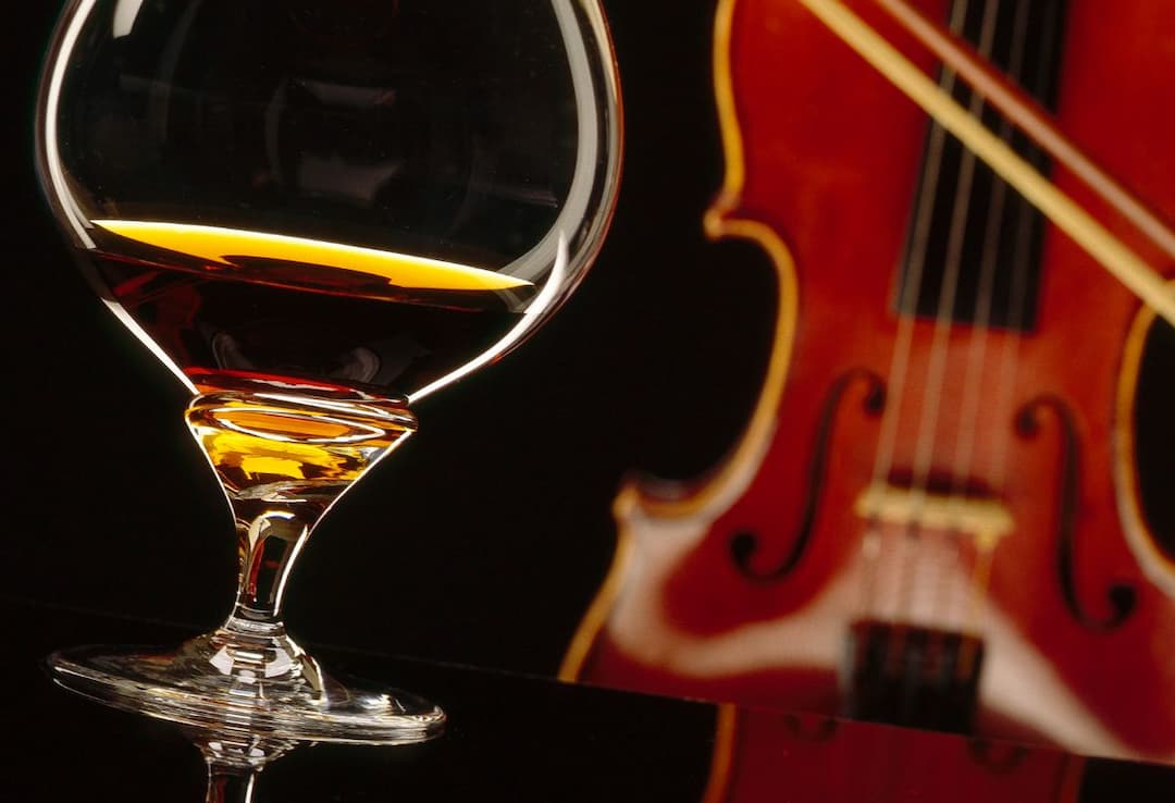 Verre de cognac et violon