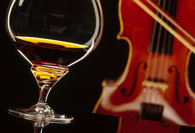 Verre de cognac et violon