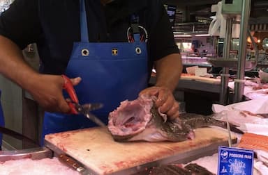 Baudroie chez Cyril aux Halles de Sète